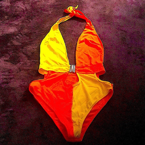 HYPNOTIC & Playful Swimsuit 🍂 - Picture 2 of 8